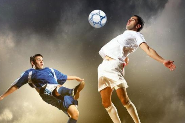 為什么足球球員的薪資都很高？